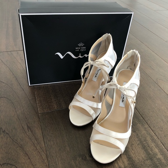 Nina Cherie peep-toe bootie - Picture 3 of 5